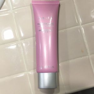 Mally foundation in medium light